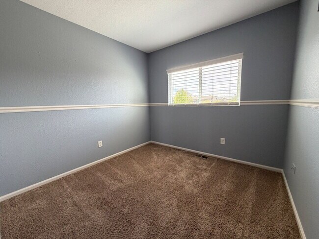 Building Photo - ~Available Now~ Beautiful Three Bedroom Home in Englewood!