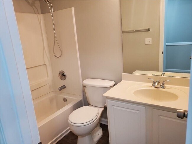 Building Photo - 4133 Howell Park Rd