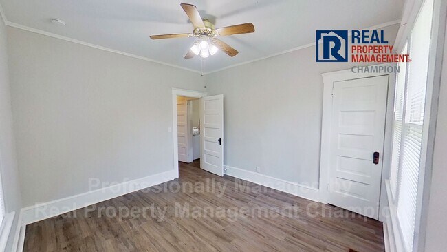 Building Photo - Charming 3 BD/1 BA Home with Fresh Updates...