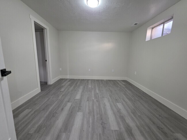 Building Photo - 1606 W 1960 N