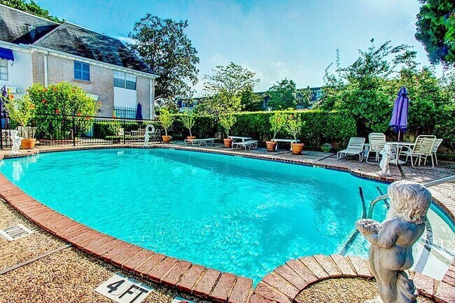 Building Photo - 2701 Bellefontaine