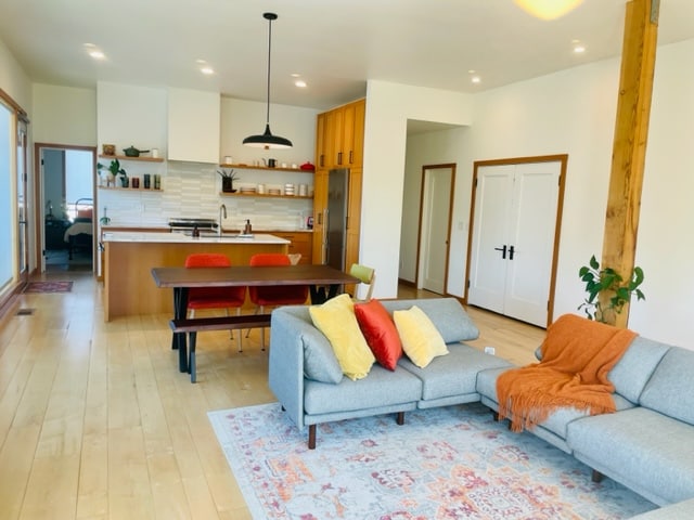 Building Photo - 231 NE Hancock St