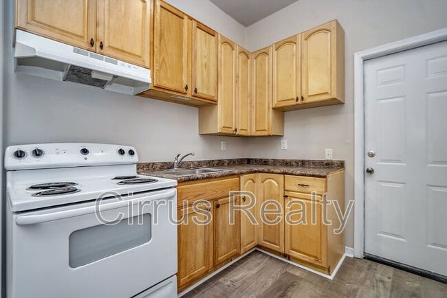 Building Photo - 301 Cedar St