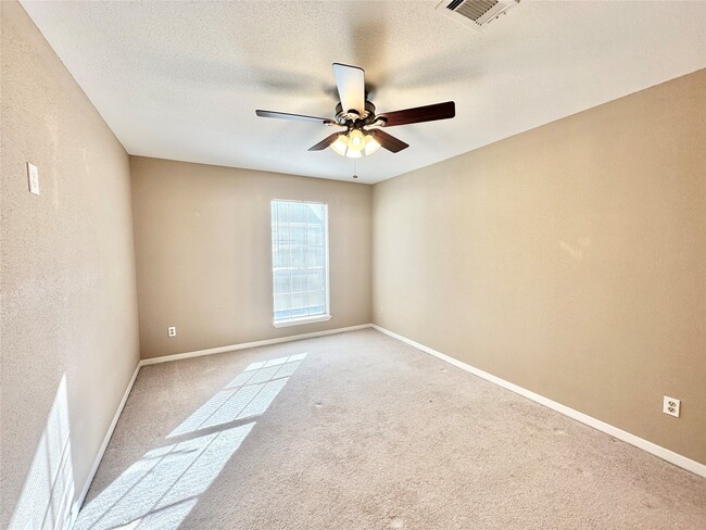 Building Photo - 10353 Briar Forest Dr