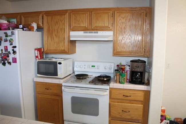Building Photo - SUMMERLIN TOWNHOUSE - CORNER LOT