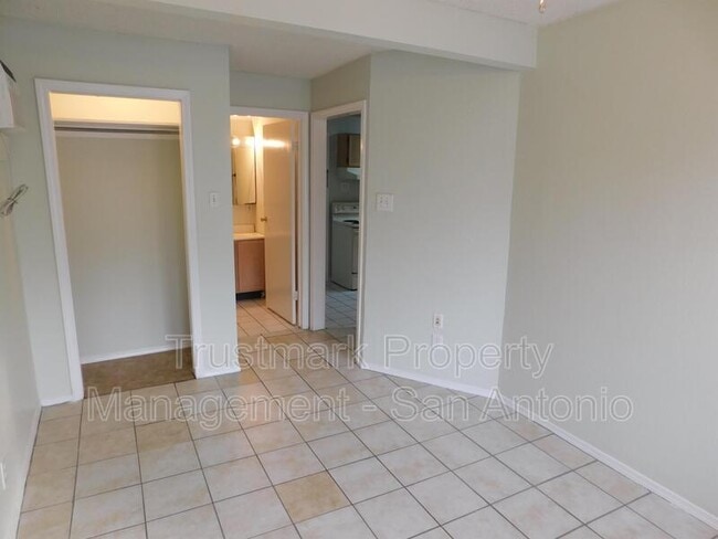 Building Photo - 801 Rittiman Rd