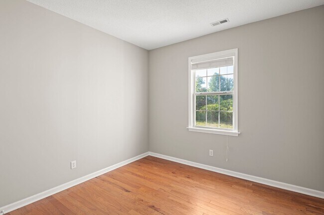 Building Photo - 8 Hadley Park Way