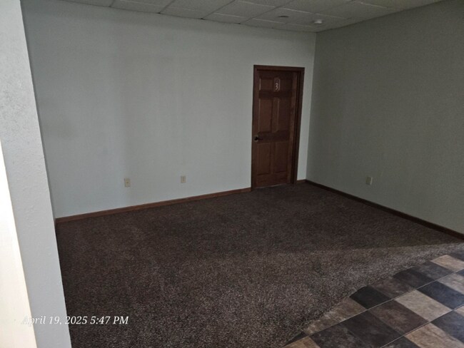 Building Photo - 615 S Chestnut St