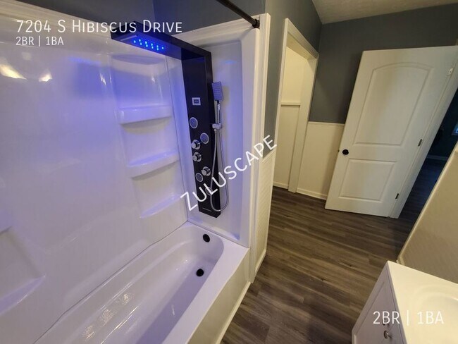 Building Photo - 7204 S Hibiscus Dr