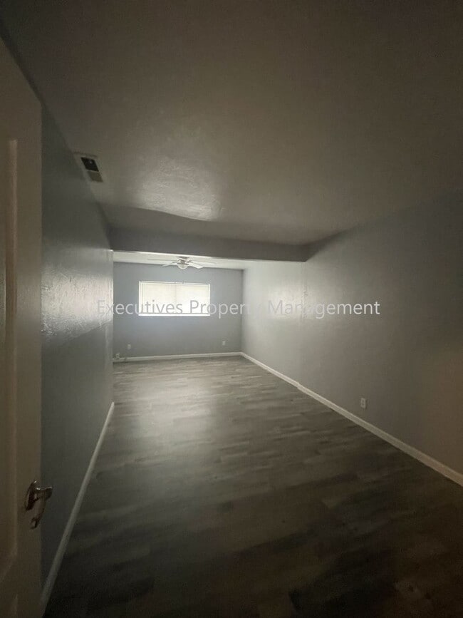 Building Photo - 1271 Spruce Ave