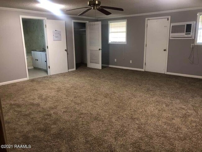 Building Photo - 2809 S Curtis Dr