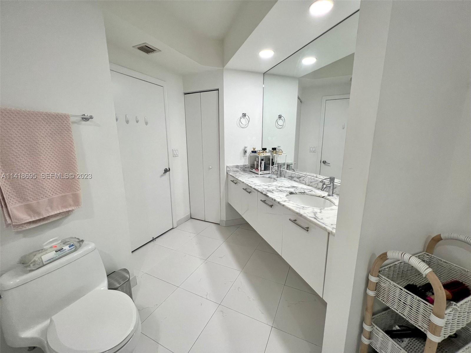 Building Photo - 500 Brickell Ave