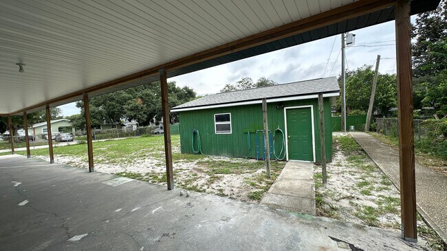 Building Photo - 261 W Caldwell St