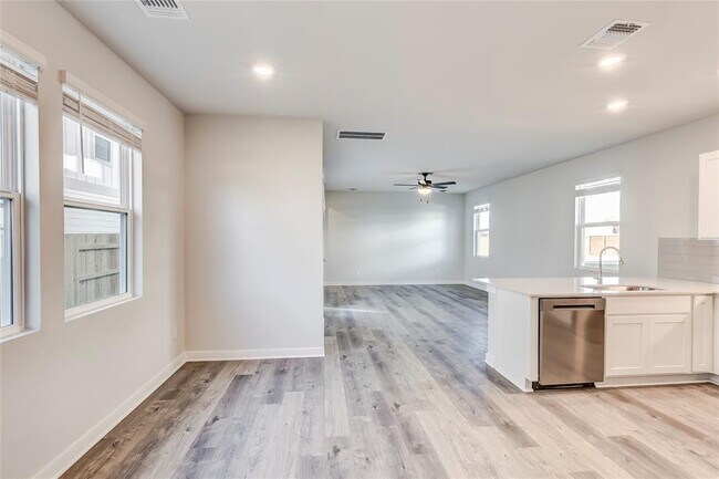 Building Photo - 2086 Alice Jay Wy