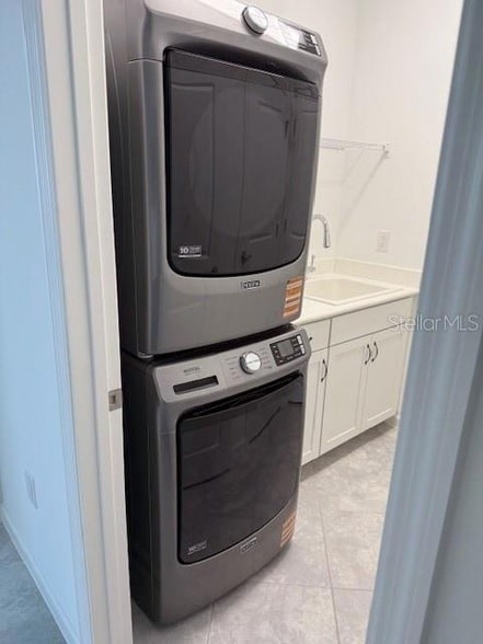 Building Photo - 215 Summertime Pl