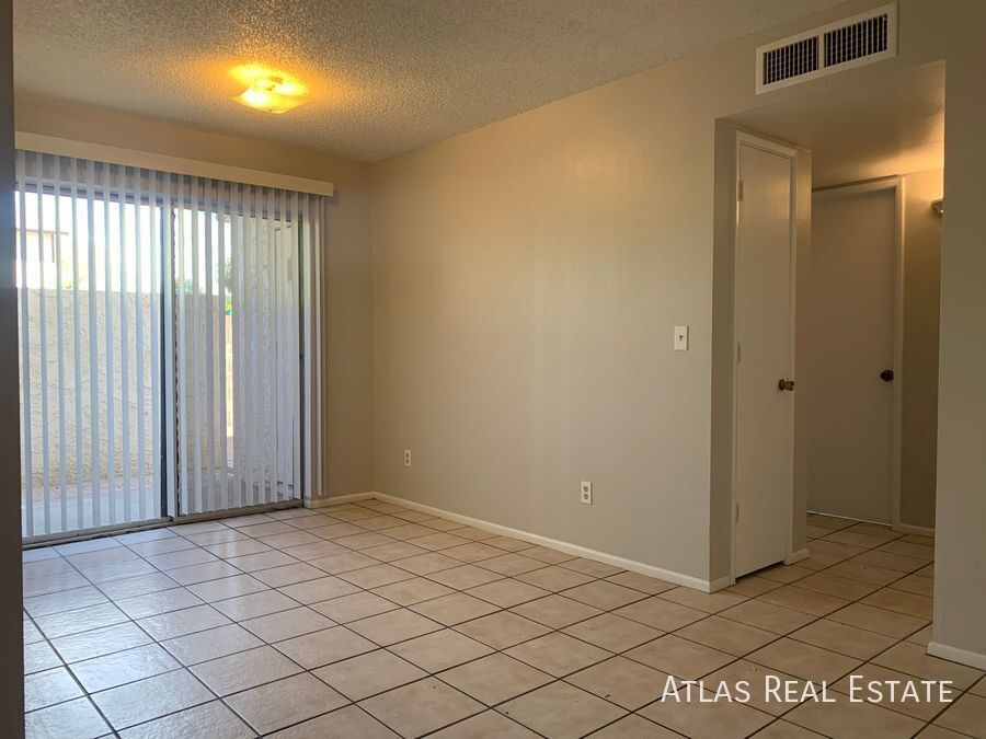Building Photo - 2014 N Hunt Cir