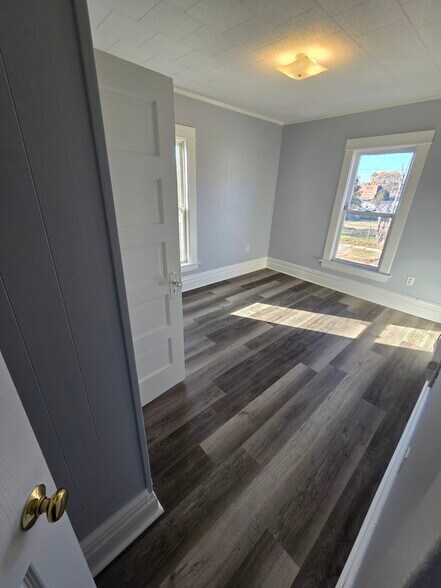 Building Photo - 233 Delaware Ave