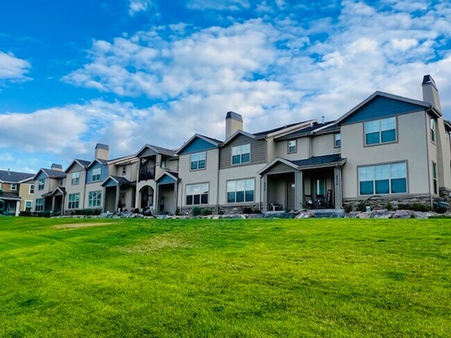 Building Photo - 4-Bedroom Herriman Townhome w/2-car Garage