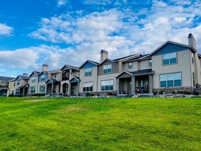 Building Photo - PRICE REDUCED:  LG 4-BED TOWNHOUSE NOW $1,995