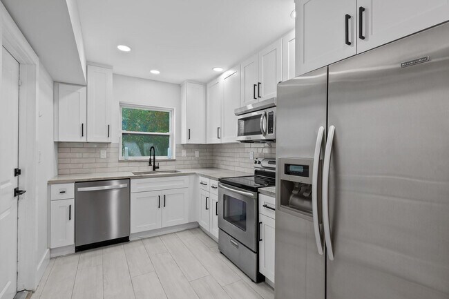 Building Photo - 1339 Ave