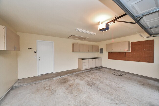 Building Photo - 3003 Silver Spur Dr
