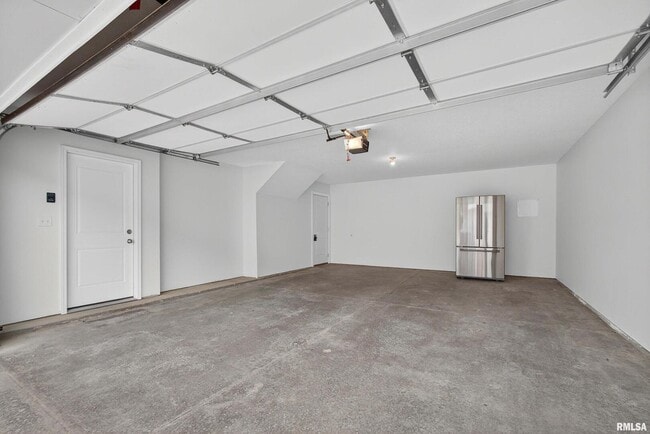 Building Photo - 4833 Lauren Ln