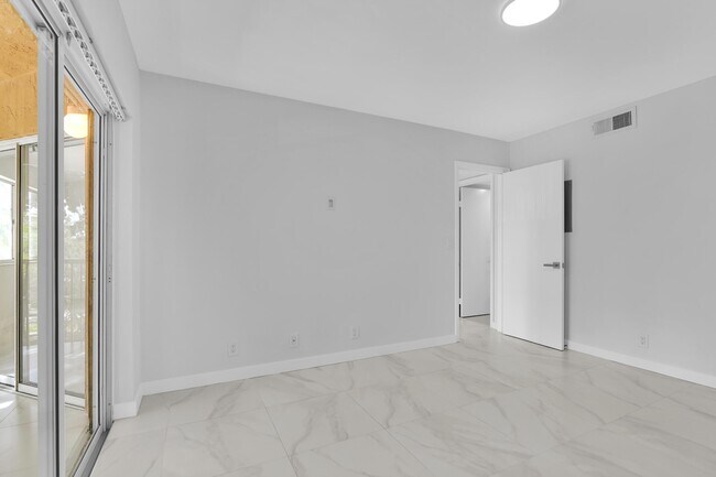 Building Photo - 4005 W McNab Rd