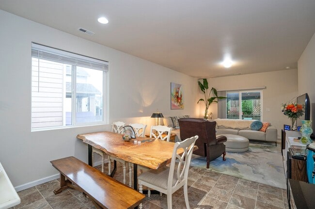 Building Photo - Welcome to Ridgeview Estates – Spacious Home with a Fenced Yard!