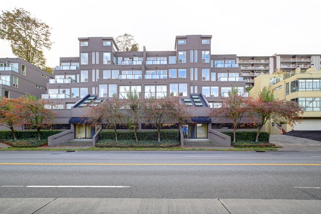 Building Photo - Great Priced Westlake Condo with Electric ...