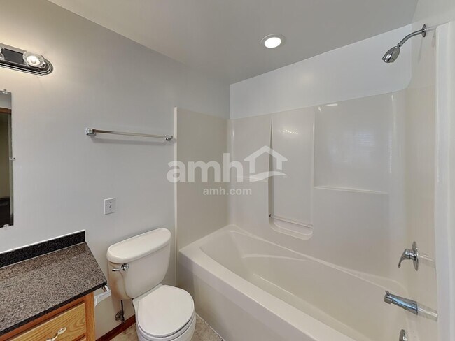 Building Photo - 2006 Oak Forest Dr