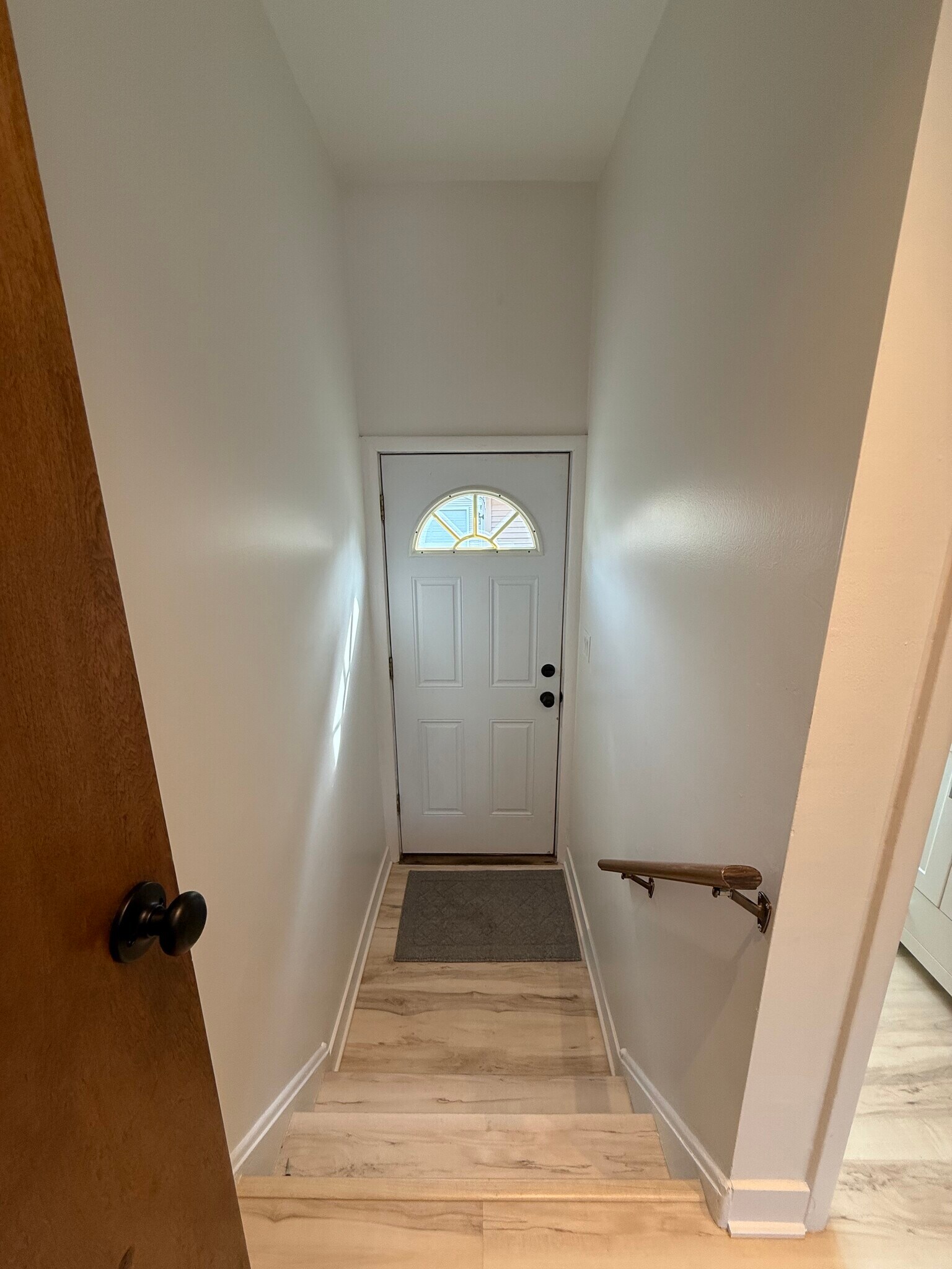 Back Entry - 470 E Vallette St