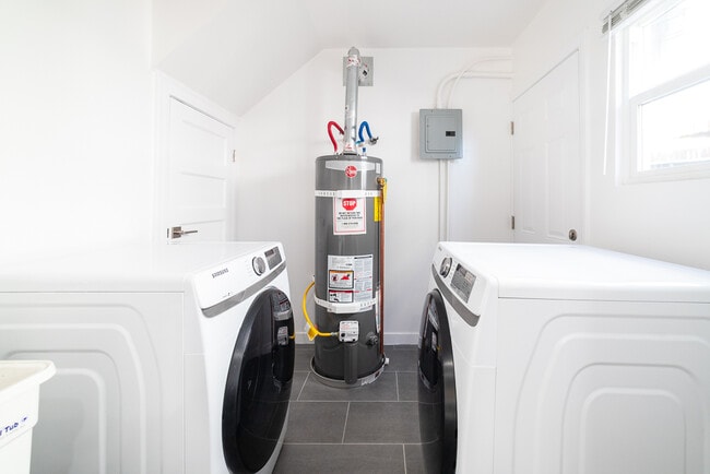 Building Photo - 5065 Edgewood Pl