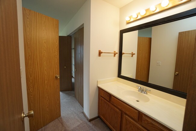 Building Photo - 455 Village Creek Dr