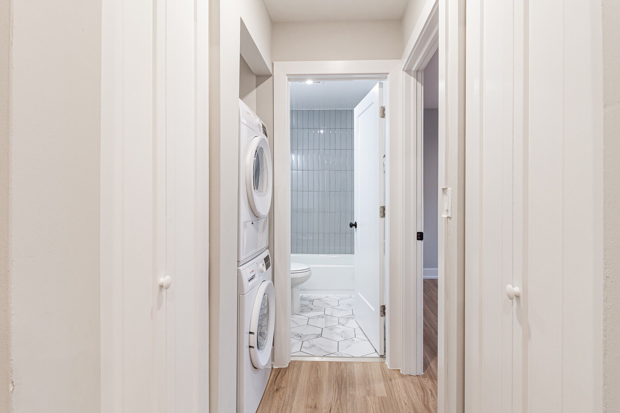 Building Photo - 520 W Aldine Ave