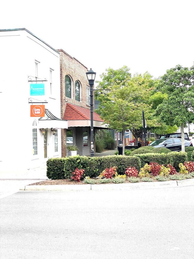 Building Photo - 1023 Crawford St