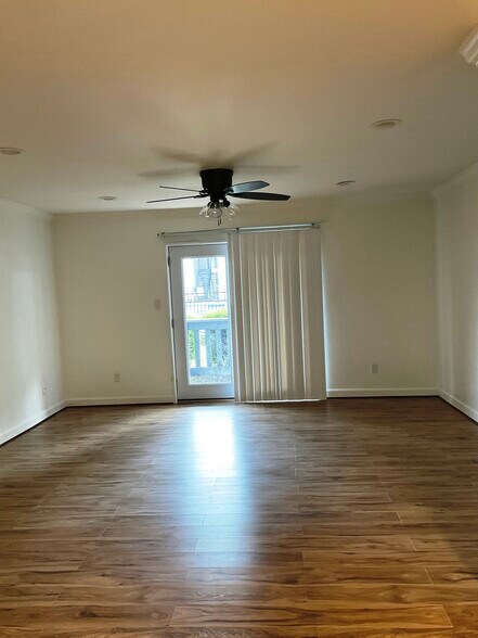 Building Photo - 1019 Woodland Vlg