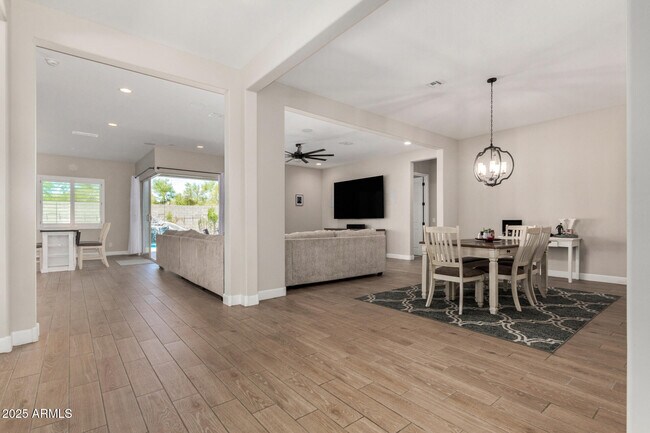 Building Photo - 5314 N 182nd Ln