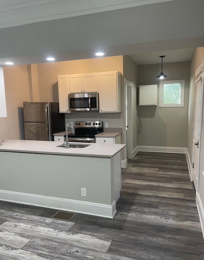 Primary Photo - 4148 Chambers St