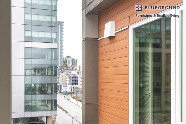 Building Photo - 408 Aurora Ave N