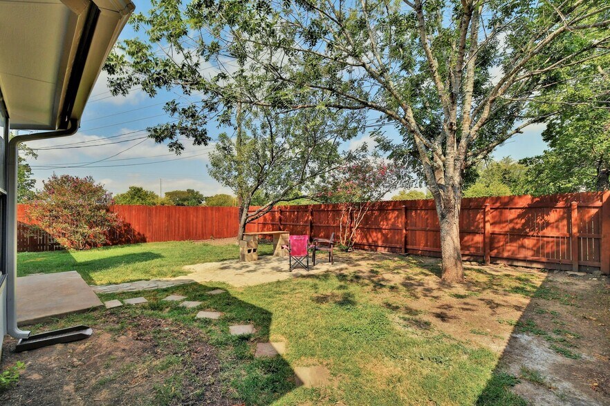 Building Photo - 1622 Peachtree Valley Dr