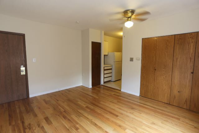 Building Photo - 814 W Cornelia Ave