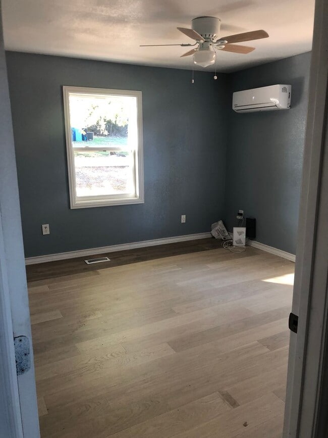 Building Photo - Charming Home in Bald Knob – Quiet Street, Spacious Yard, Move-In Ready!