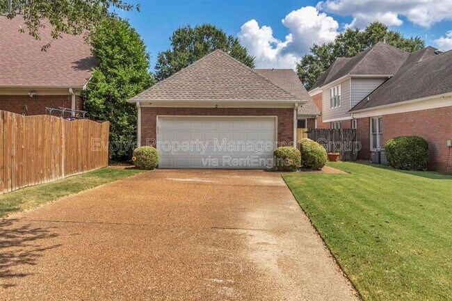 Building Photo - 7520 Crystal Lake Dr