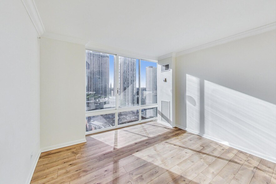 Building Photo - 1516 N State Pky