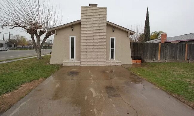 Building Photo - 4693 E Church Ave