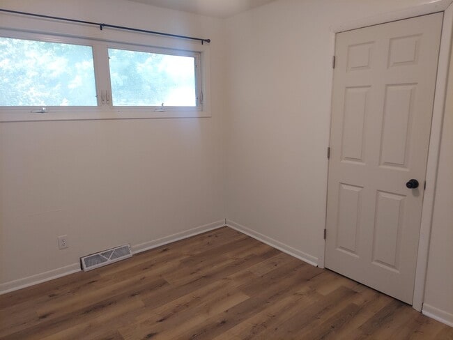 Building Photo - 311 Stewart Dr