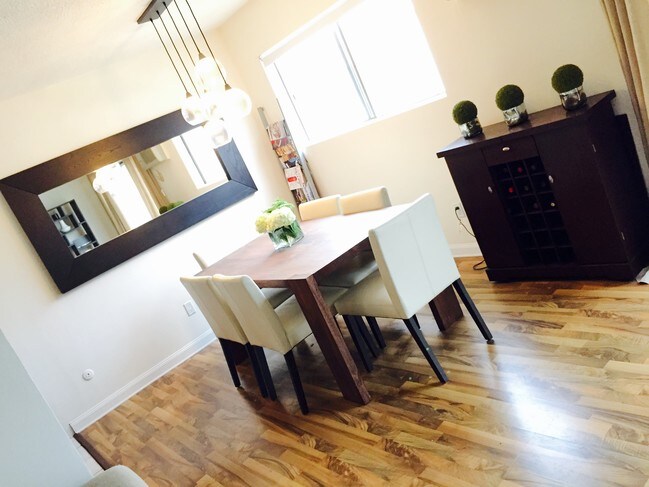dining room - 960 Larrabee St