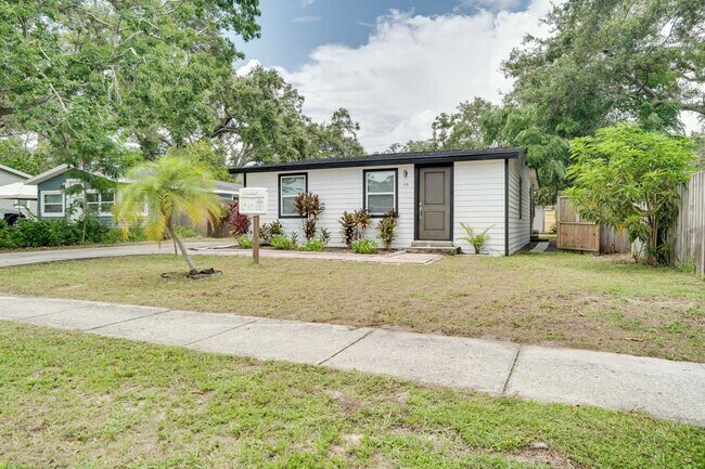 Building Photo - 3/2 Completely Renovated Modern Home in Pr...