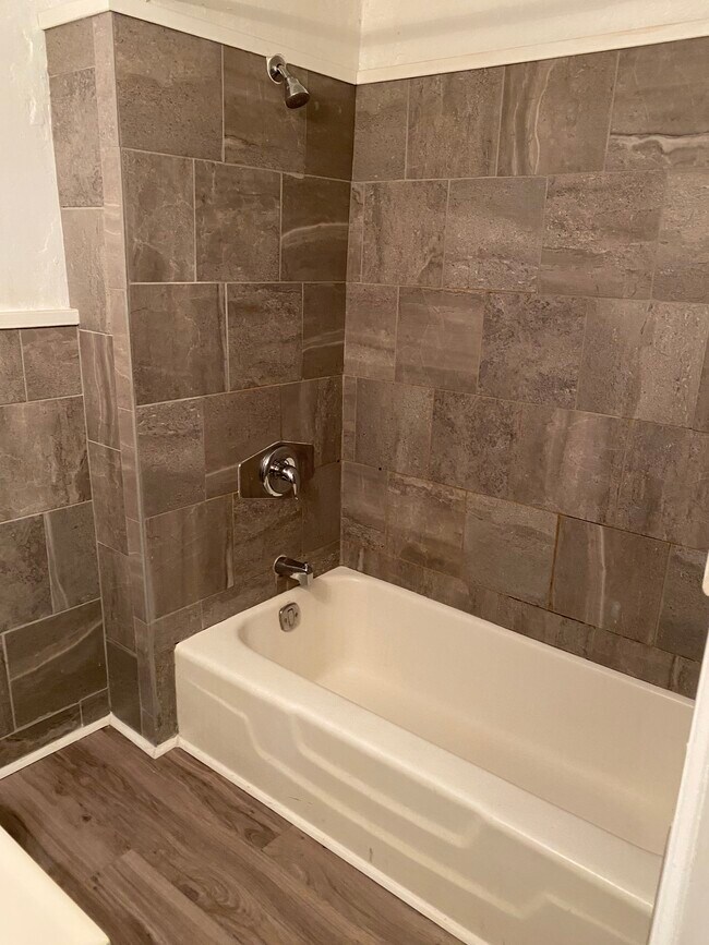 Building Photo - Cactus/Block - 2602