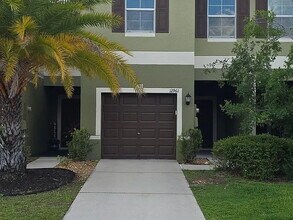 Building Photo - Spacious Townhome with Pond Views | 3BR + Loft + Screened Patio